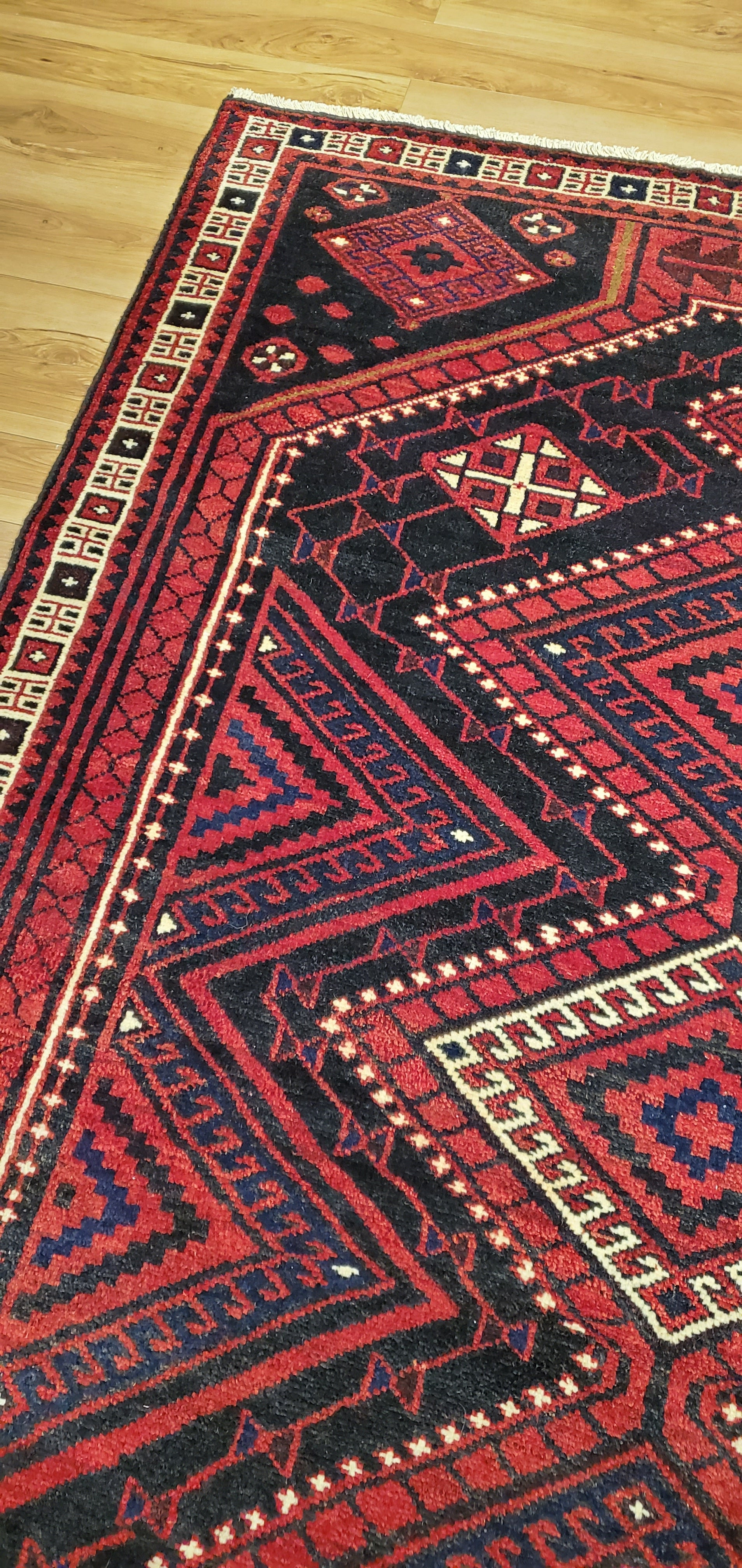 Lori Hand Knotted Rug 5'11
