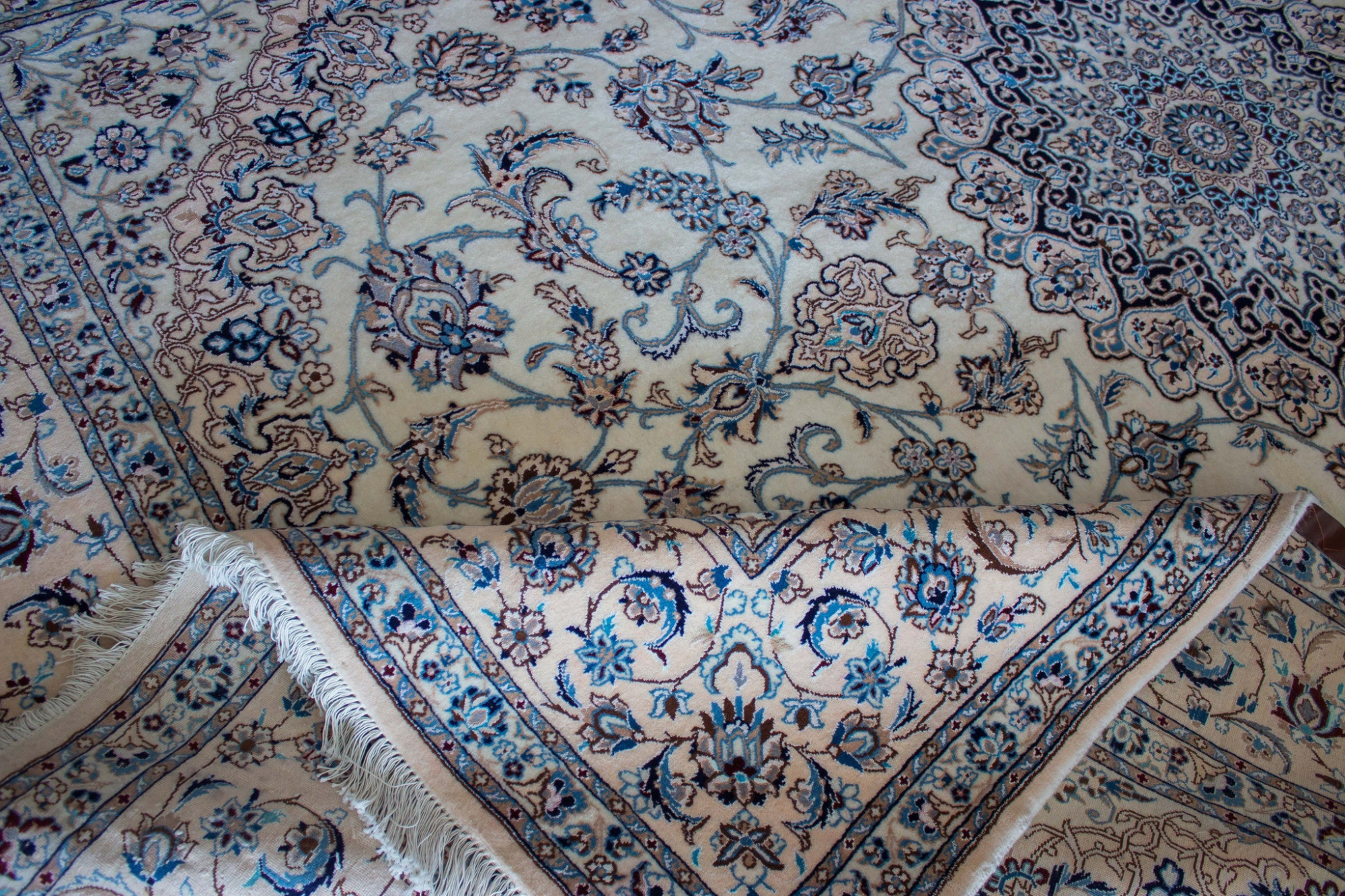 Naein Cream Hand Knotted Rug 7'9