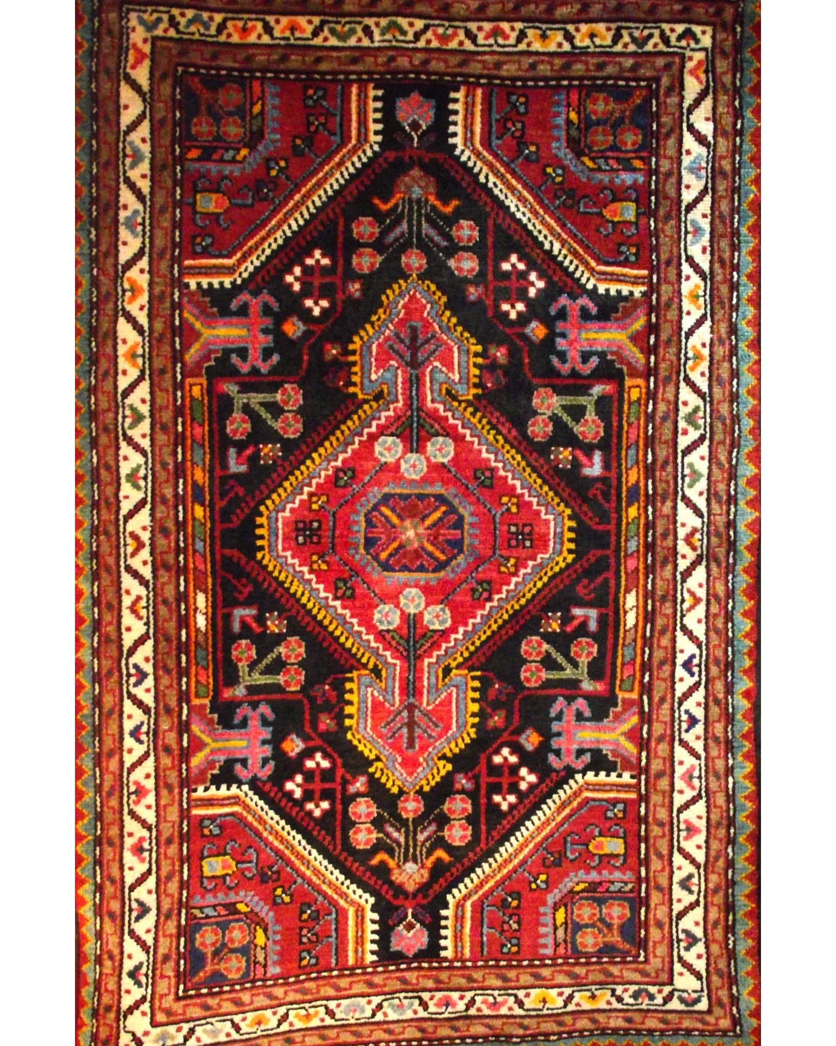 Area rug for living space and any room. Floor decor, rugs and carpets from Tabrizi Rugs. Hamadan 105 - 2'6