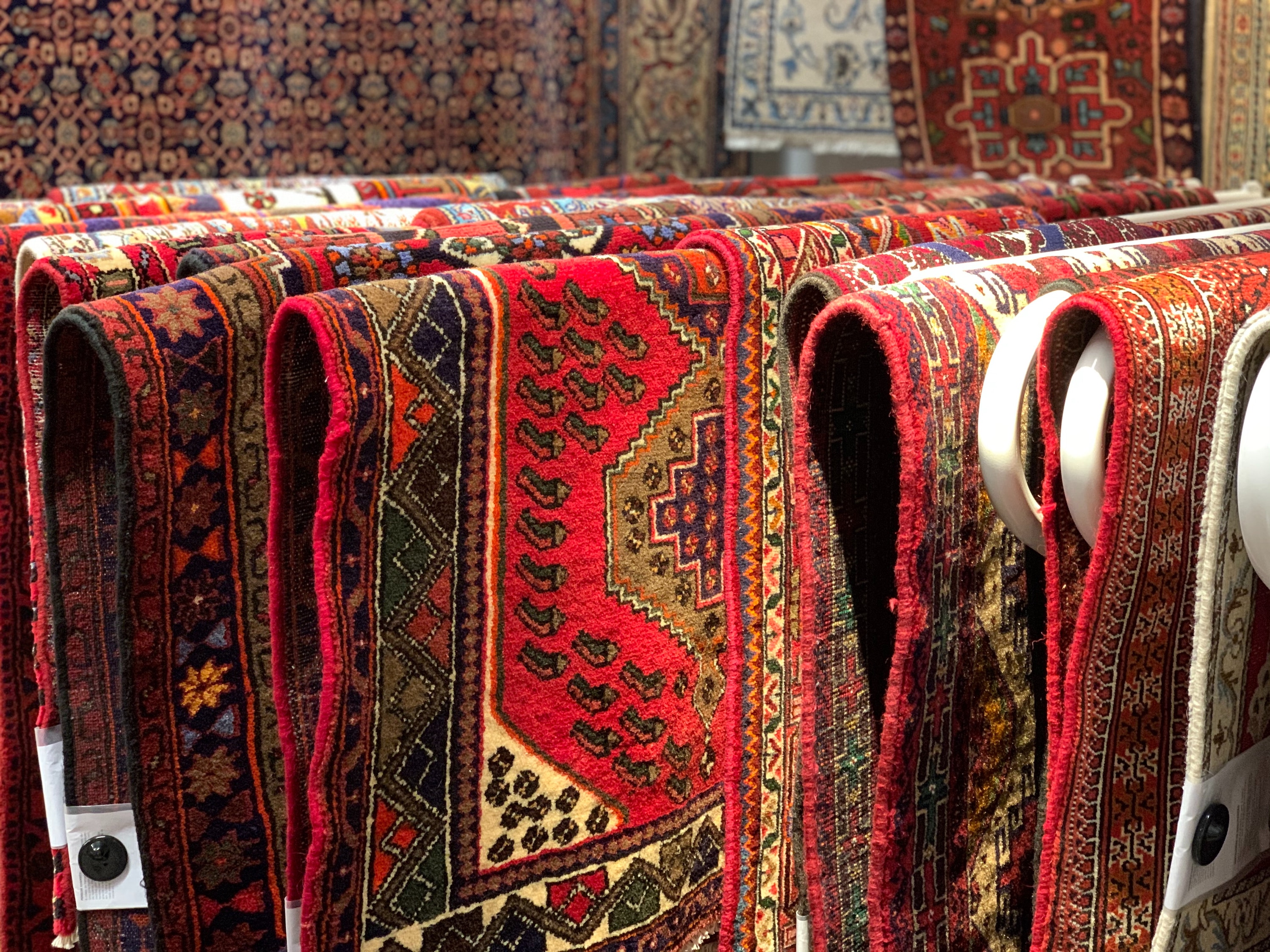 Tips for Buying Your First Persian Rug Online: A Comprehensive Guide